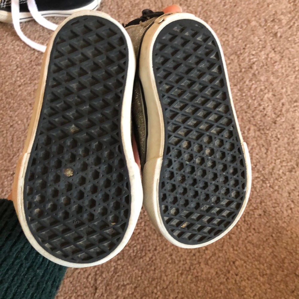 Vans - Picture 2 of 2